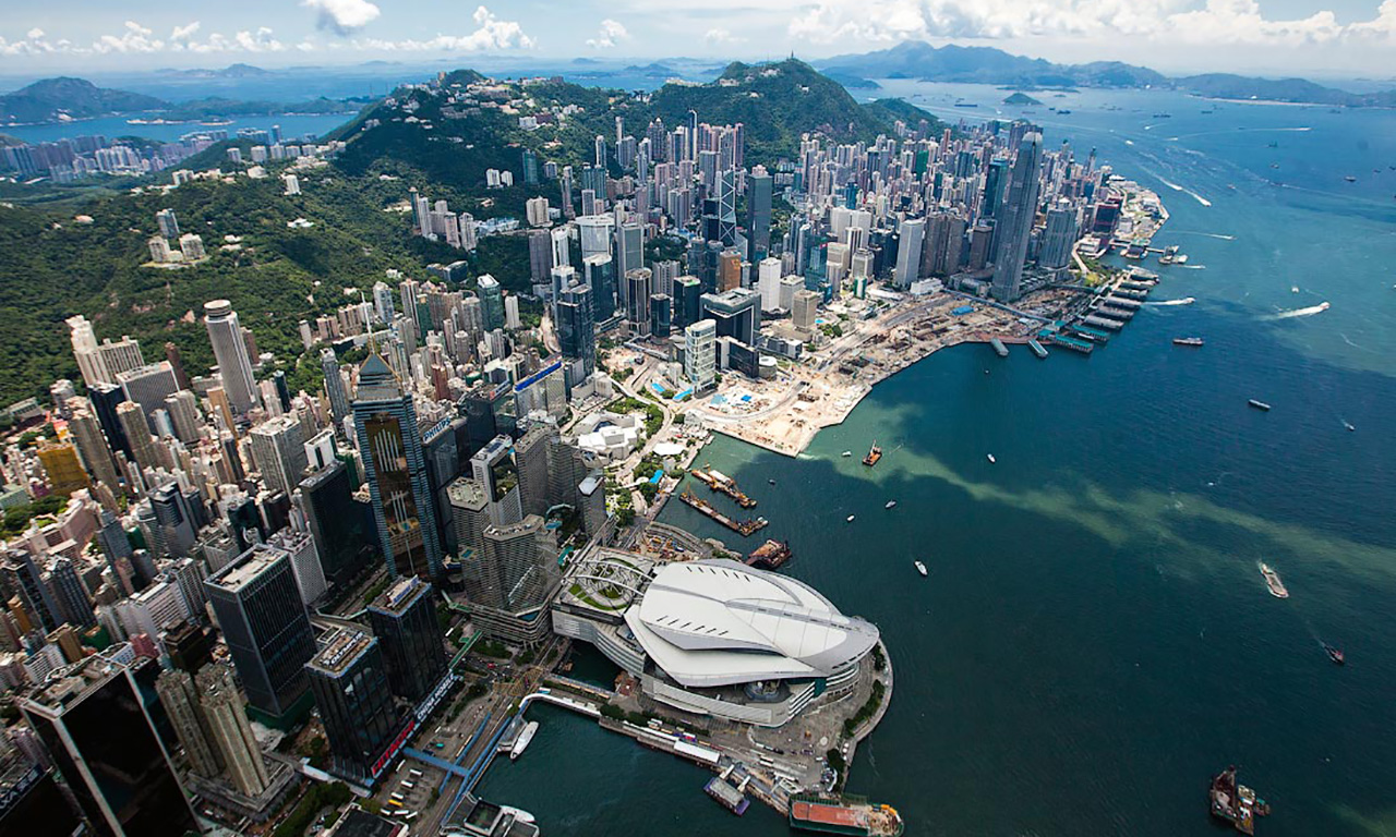 Властите на Хонконг предприемат мерки по охлаждане на пазара от прегряване, но цените на имотите продължават да растат – такава тенденция ще се запази и в близко бъдеще.